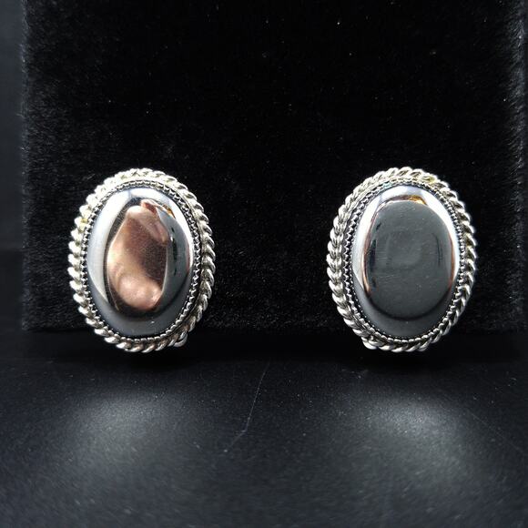 Vintage Whiting & Davis Hematite Earrings, Rhodium Plated - Picture 3 of 10